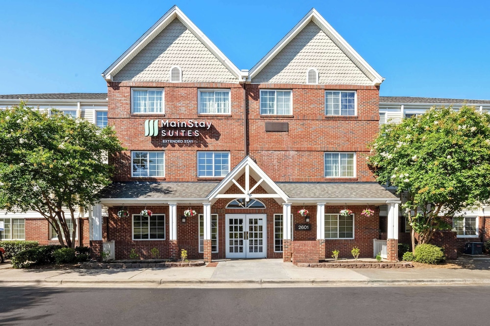 MainStay Suites Raleigh North - photo 4