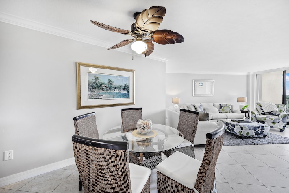Beachfront condo in resort style community with pool - photo 38