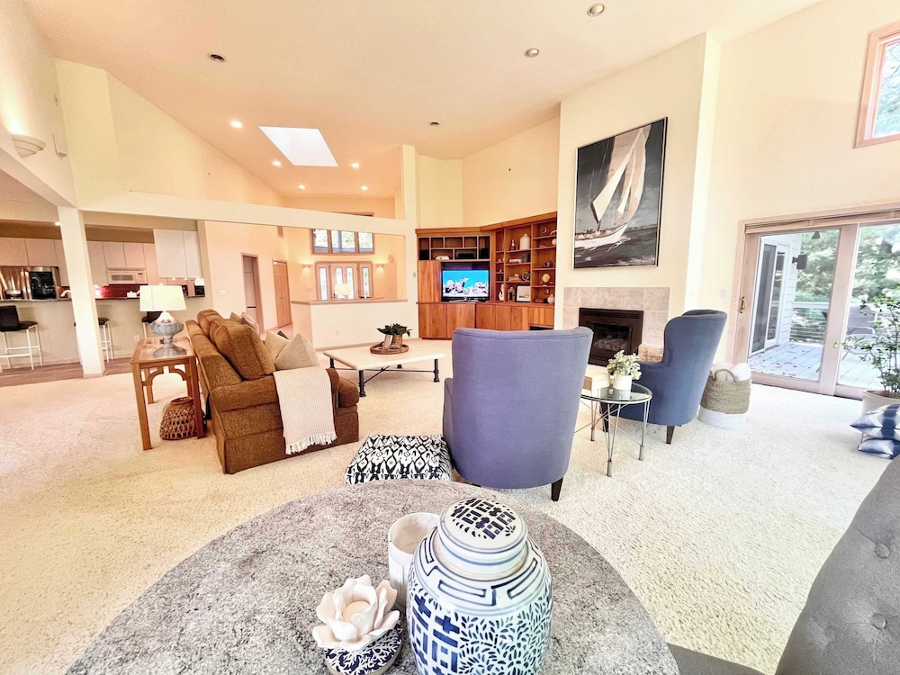 Spacious 4 BDR Home in Desirable Abbey Springs — 4-Star Luxury Hotel in Fontana, United States