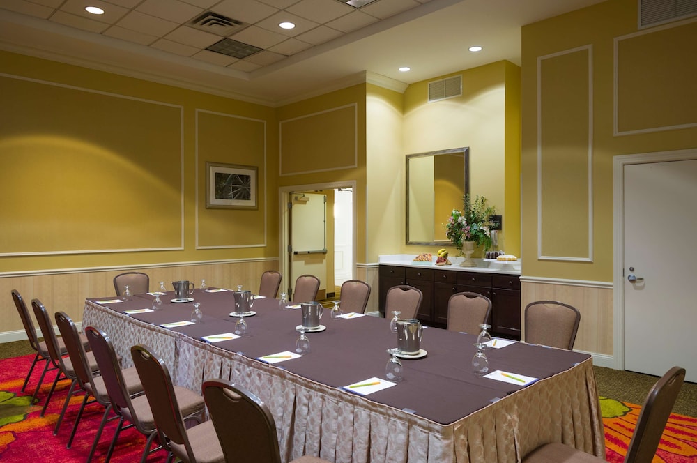 Hilton Garden Inn Edison Raritan Center - photo 32