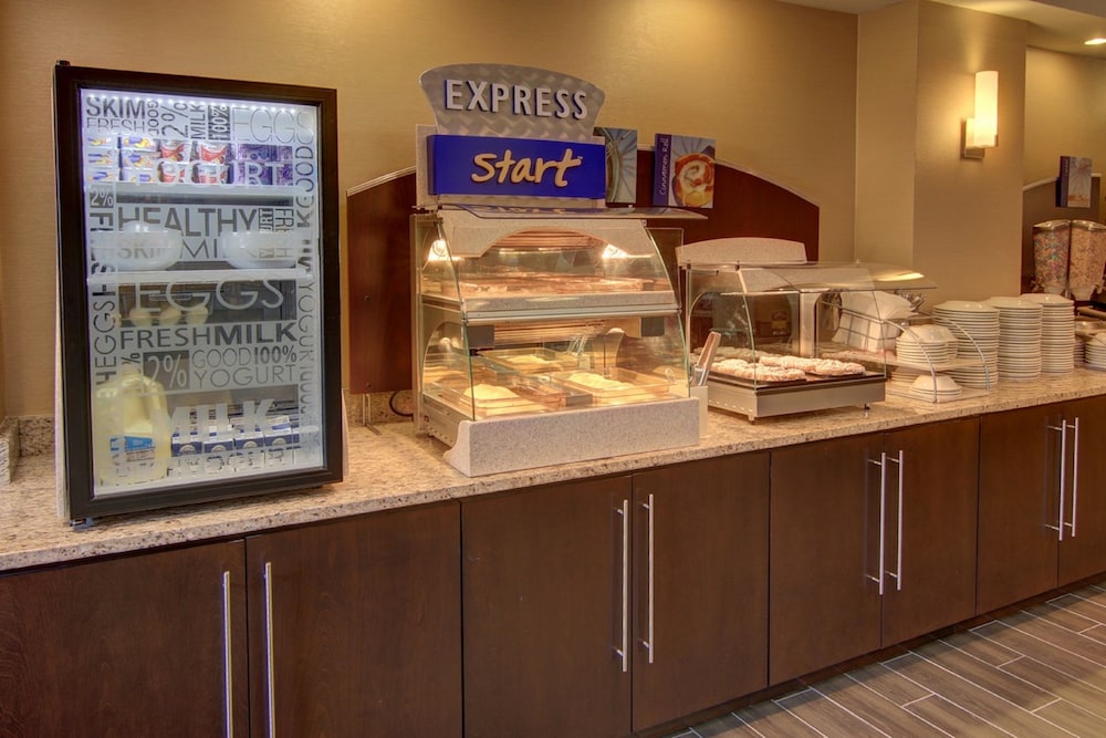 Holiday Inn Express & Suites Alpharetta Windward Parkway by IHG - photo 35