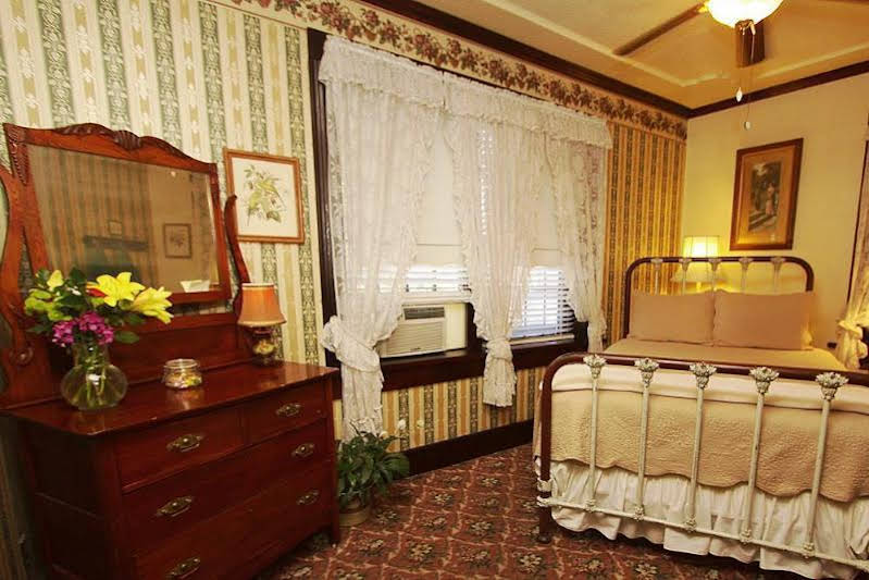 Historic National Hotel & Restaurant - photo 32