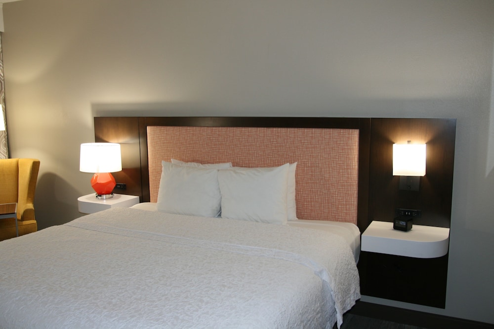 Hampton Inn & Suites Concord Charlotte - photo 8