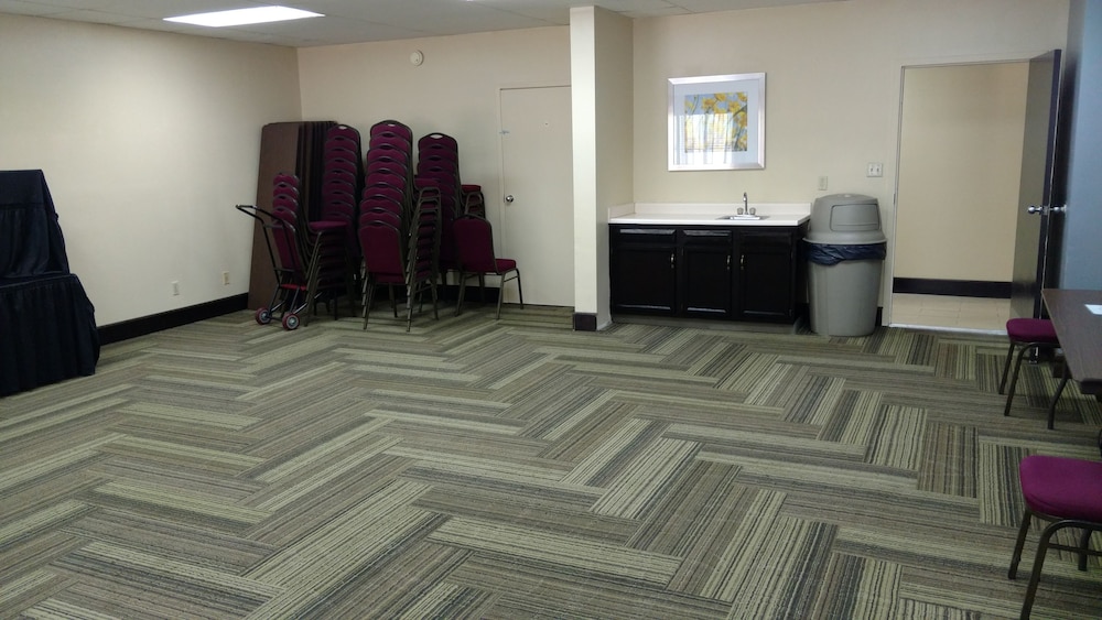 Days Inn by Wyndham Ashland - photo 36