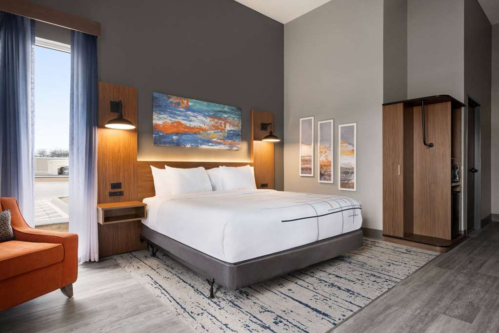La Quinta Inn & Suites by Wyndham Del Rio - photo 43