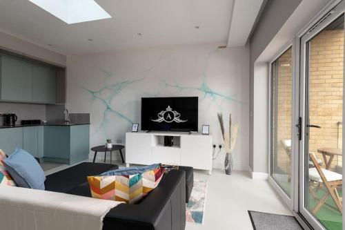 Contractors Working in Grain Book for Spring Apartment 10 — 4-Star Luxury Hotel in Gillingham, United Kingdom