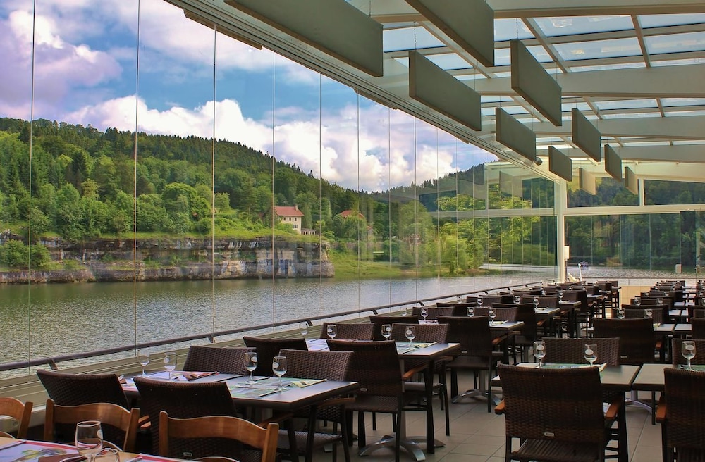 Hotel Restaurant Les Rives du Doubs — hotel in Le Locle