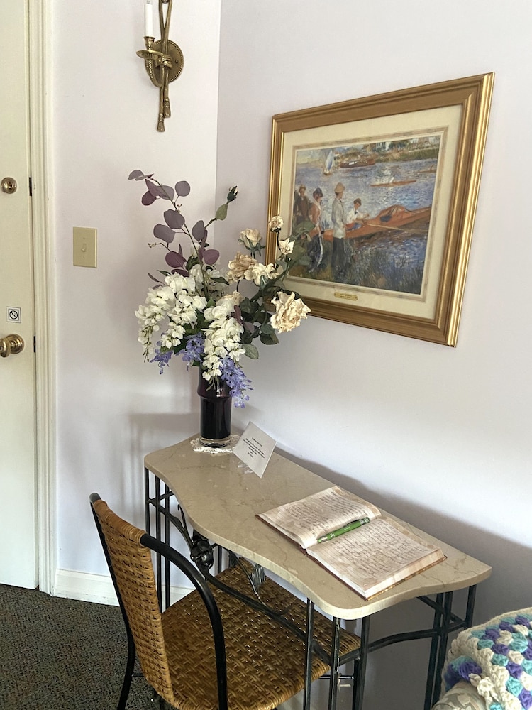 The Cypress Inn Bed & Breakfast - photo 15