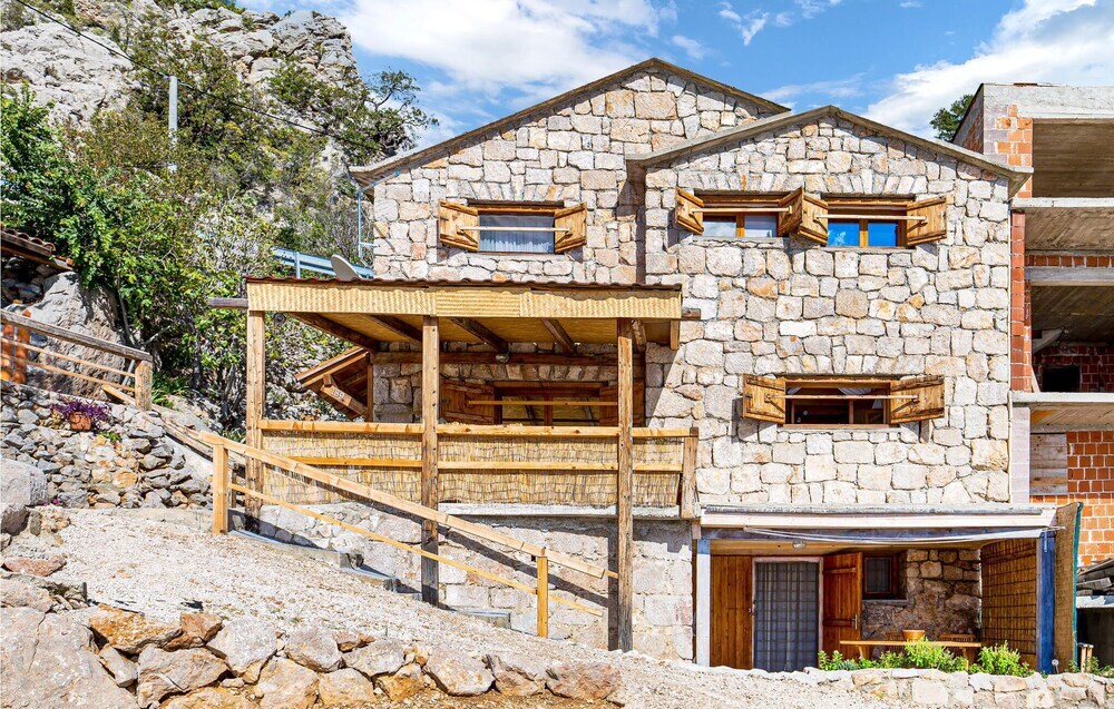 Gorgeous Home In Lukovo Sugarje — 4-Star Luxury Hotel in Karlobag, Croatia