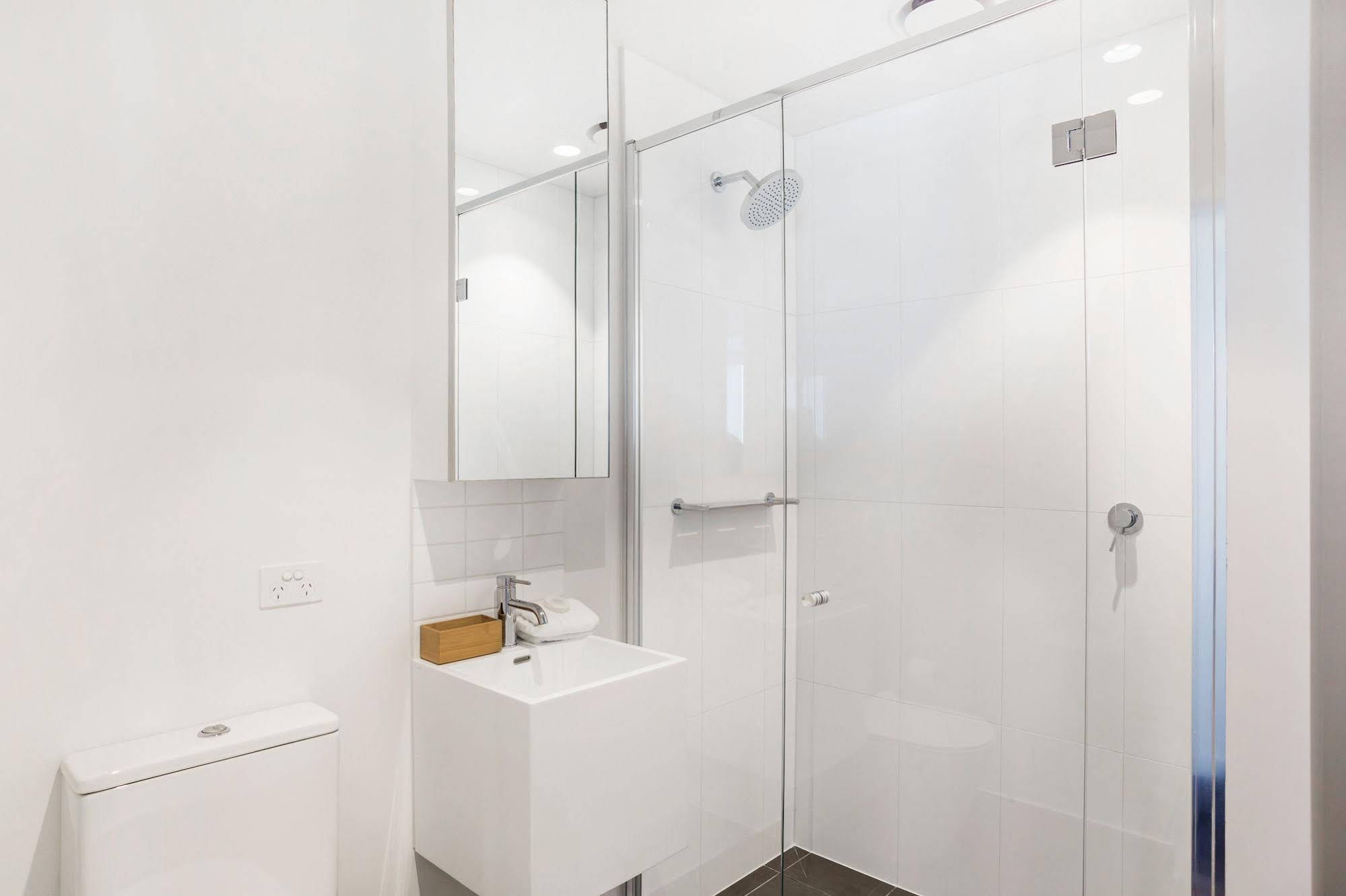 Serviced Apartments Melbourne Platinum — 4-Star Luxury Hotel in Southbank, Australia