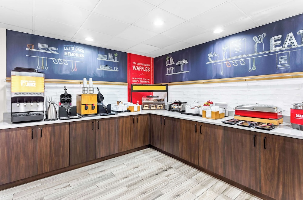 Hampton Inn Chicago Naperville - photo 25