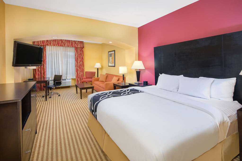 La Quinta Inn & Suites by Wyndham Atlanta Union City - photo 23
