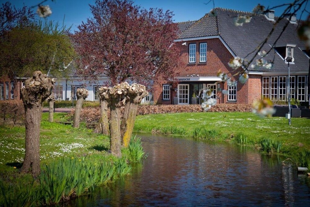 Hampshire Hotel De Arendshoeve — 4-Star Luxury Hotel in Liesveld, Netherlands