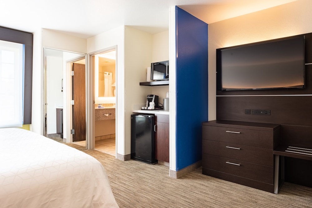 Holiday Inn Express & Suites Evanston By IHG - photo 33
