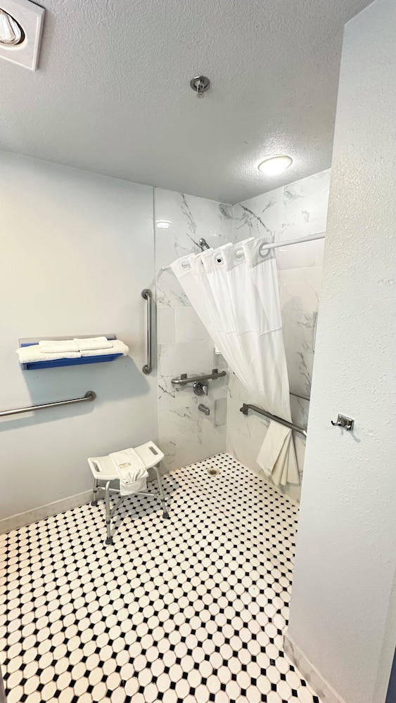 Microtel Inn by Wyndham Gallup - photo 25