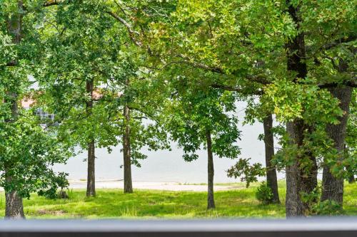 Happiness Within Lakefront — Branson — photo 4