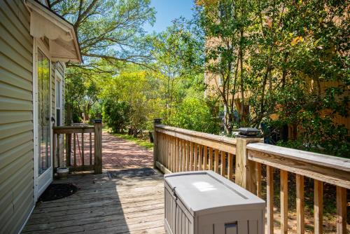 Bill's Place by Oak Island Accommodations - photo 35