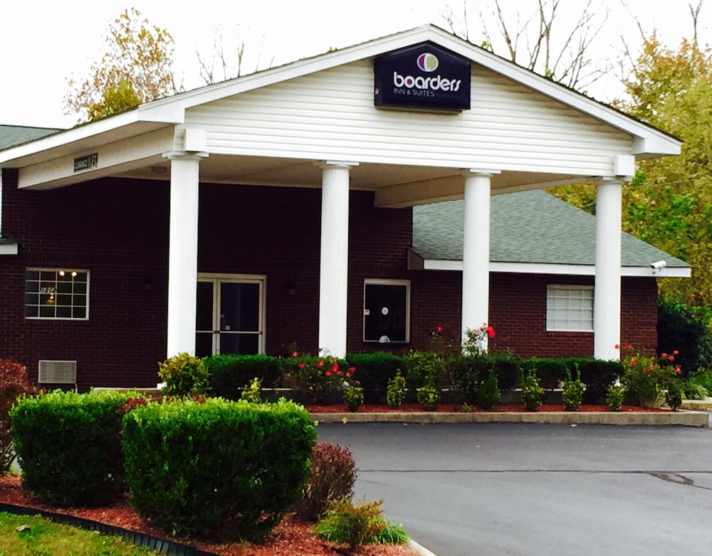 Boarders Inn & Suites by Cobblestone Hotels Ashland City in Ashland, United States