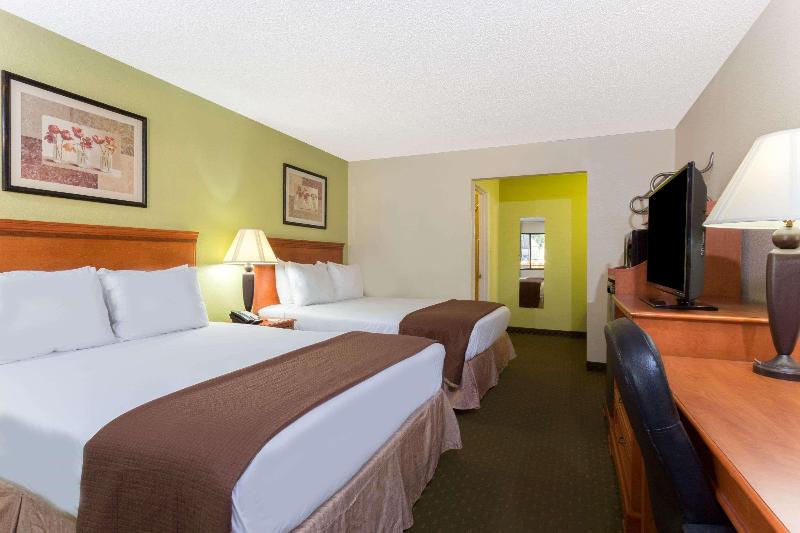 Howard Johnson by Wyndham Tallahassee - photo 6