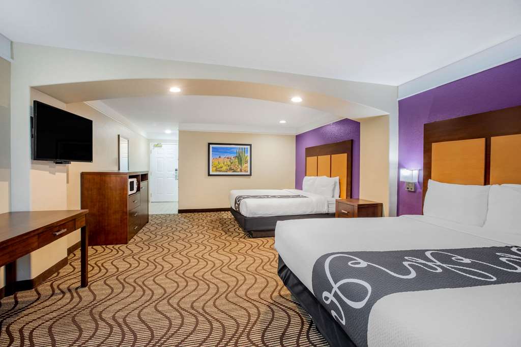La Quinta Inn & Suites by Wyndham Hesperia Victorville - photo 27