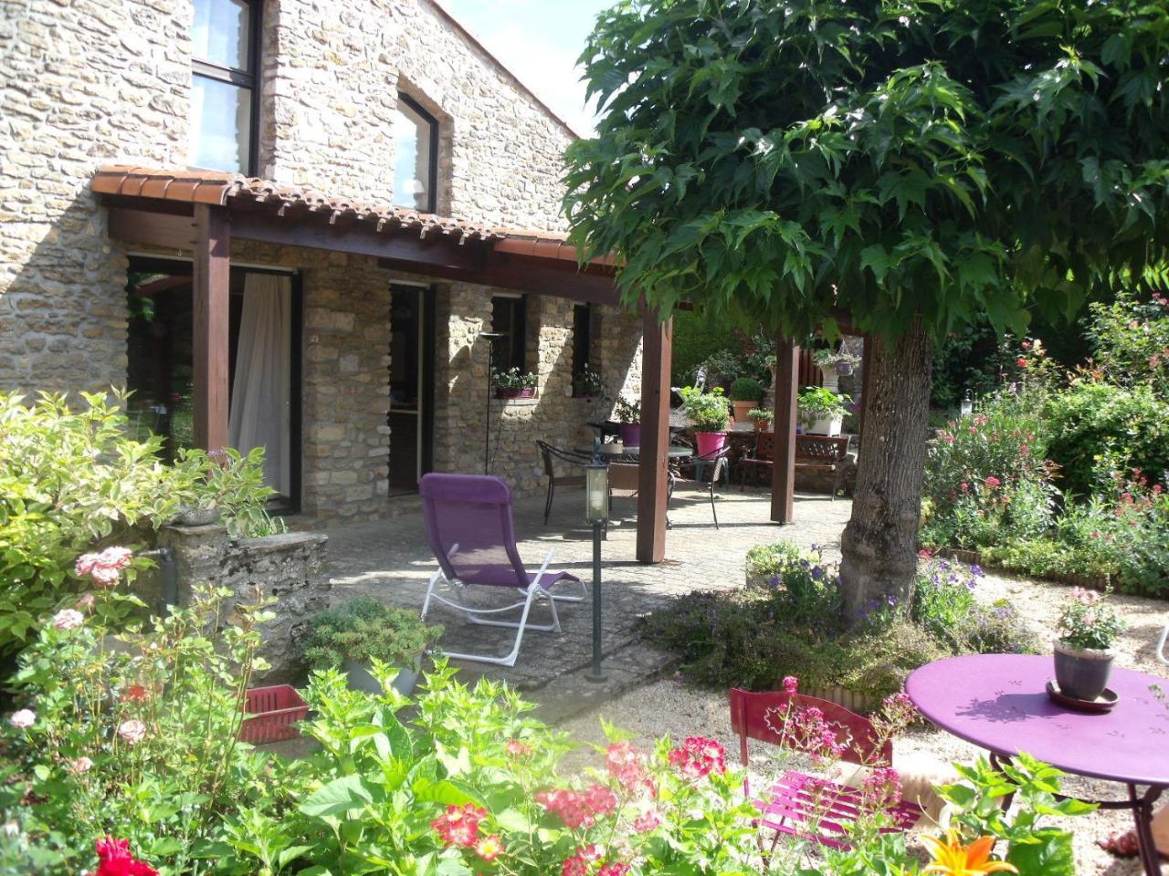 Chambres D'hotes L'esterlanges — 4-Star Luxury Hotel in Chantonnay, France