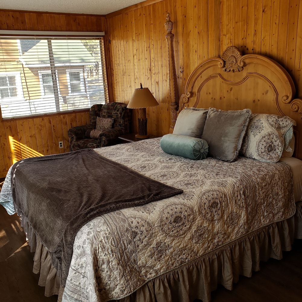 Grey Squirrel Resort - photo 14