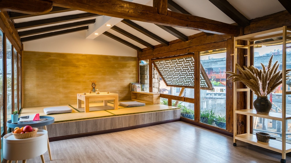 Floral Joy Cat Hotel — hotel in Tengyue