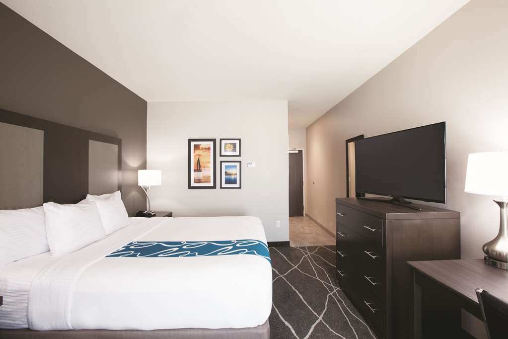 La Quinta Inn & Suites by Wyndham Tulsa Broken Arrow - photo 19