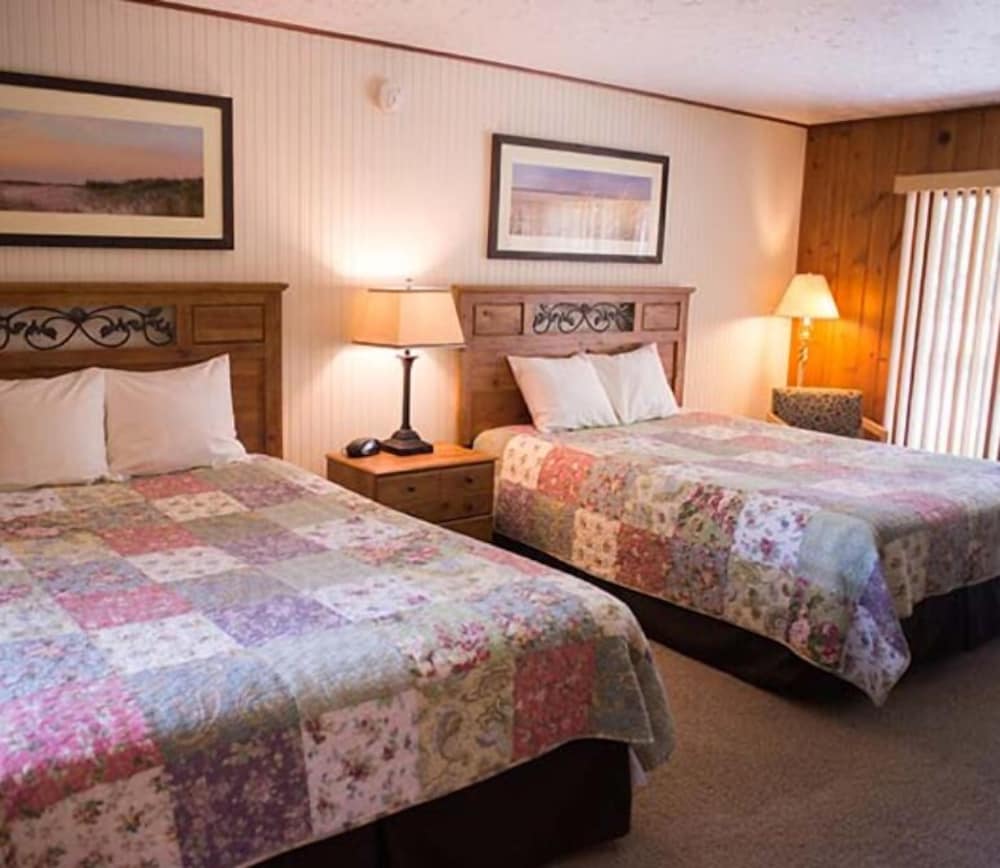 M 22 Inn Suttons Bay - photo 16