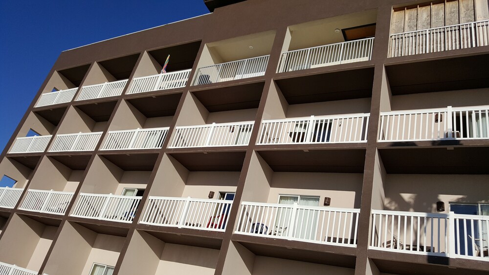 Blue Bay Inn & Suites - photo 95