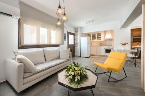 Lindos 4 me Apartment — 4-Star Luxury Hotel in Rodos, Greece
