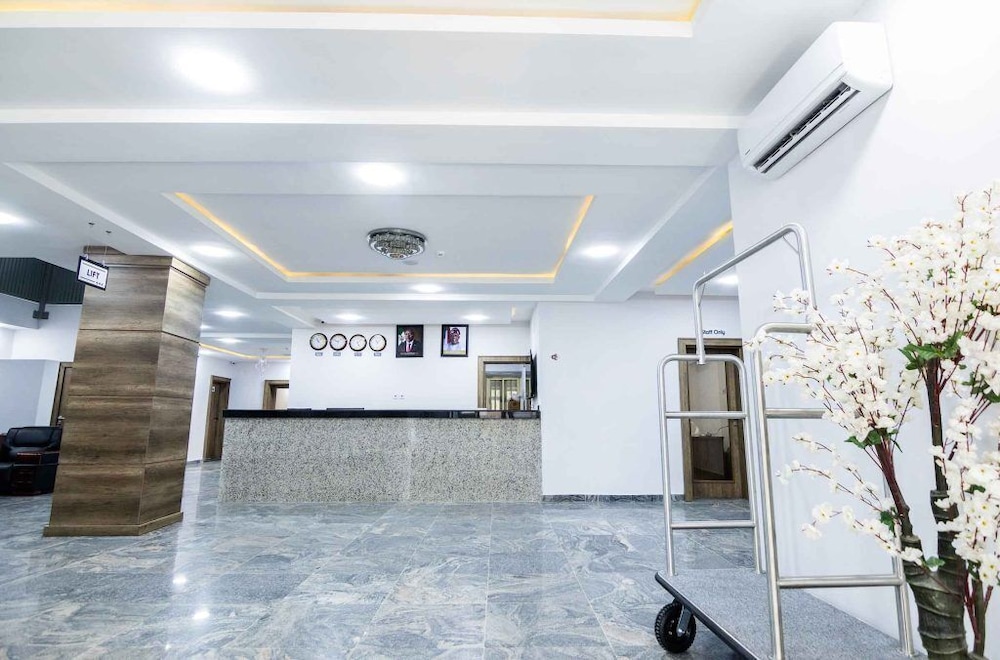 Crownsville Hotel Airport Road in Port Harcourt, Nigeria