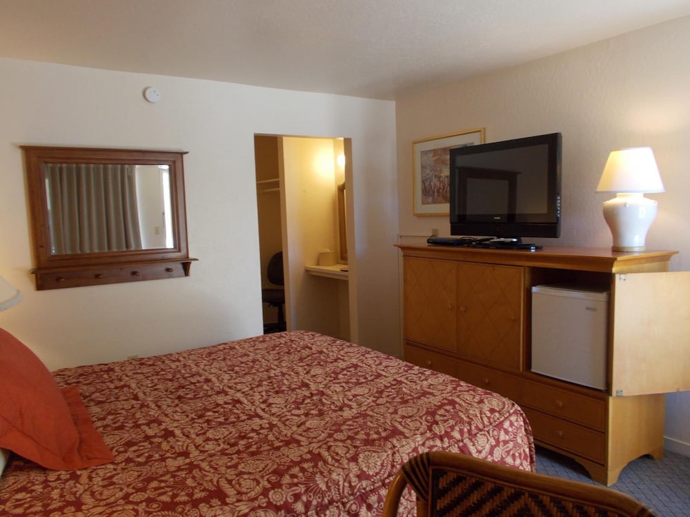 Colusa Riverside Inn - photo 8
