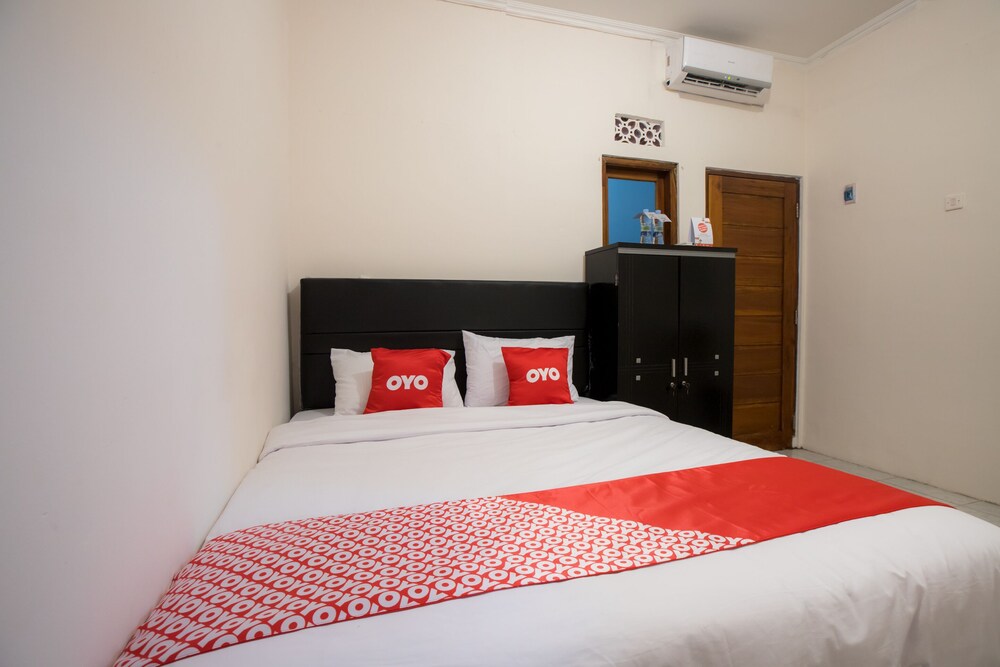 Oyo 1744 Midys in Bekasi, Indonesia