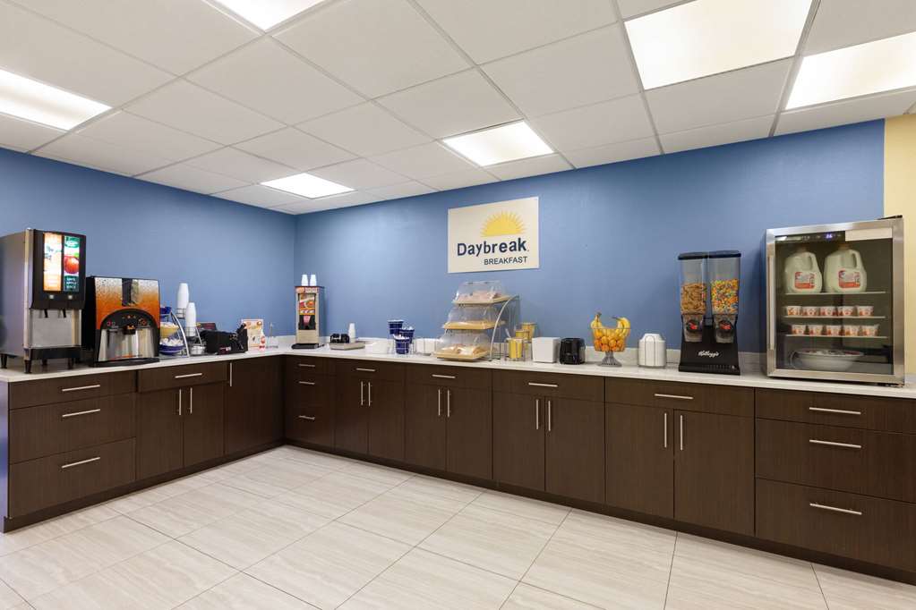 Days Inn by Wyndham Oak Grove Ft. Campbell - photo 21