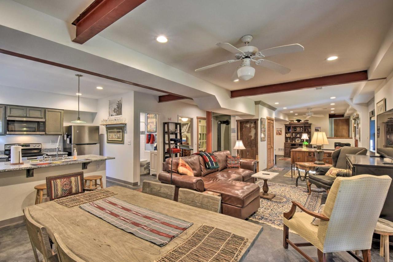 Jasper Apartment with Patio and Creek Access — 4-Star Luxury Hotel in Jasper, United States