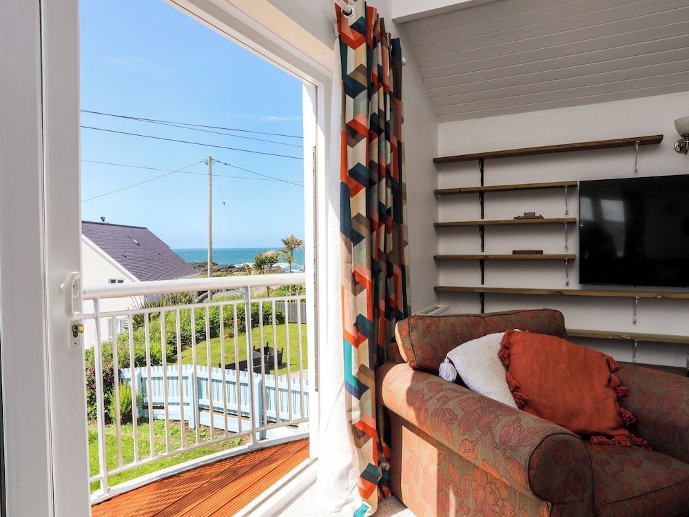Seaside Sanctuary - carbon neutral hotel in Holyhead