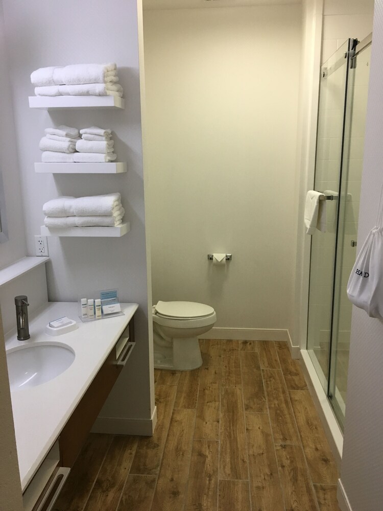 Hampton Inn McPherson - photo 29