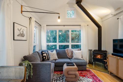 1BR plus Loft in Gondola Village Creekside Amazing Patio with Views Near Gondola Free Parking in Whistler, Canada