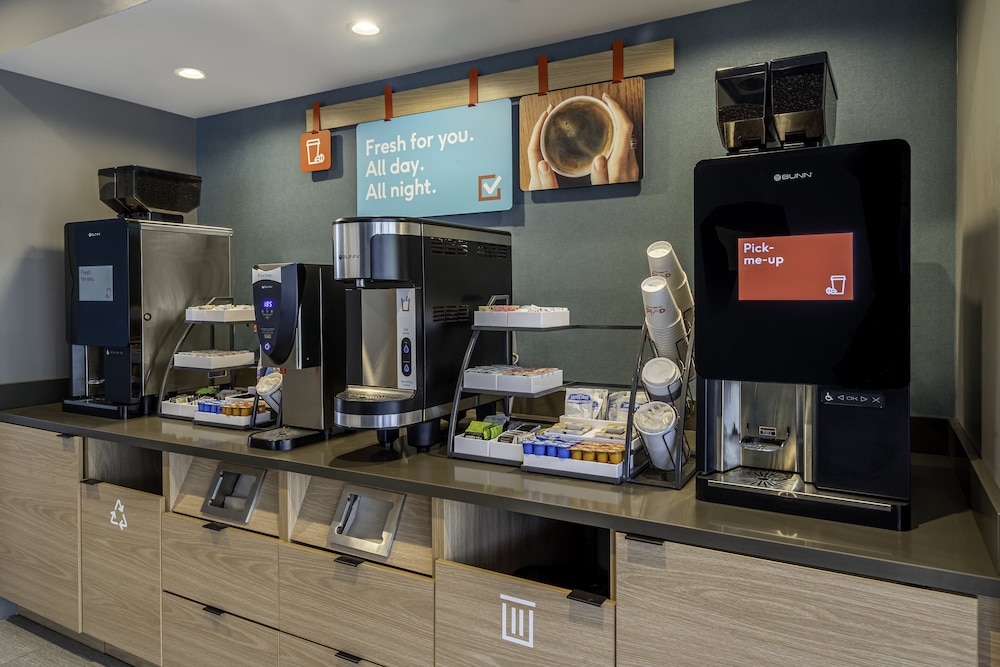 avid hotel Milwaukee West Waukesha by IHG - photo 27
