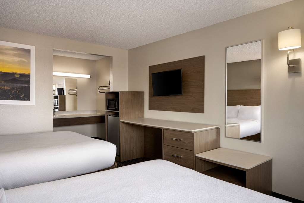 Days Inn by Wyndham Fresno South - photo 13