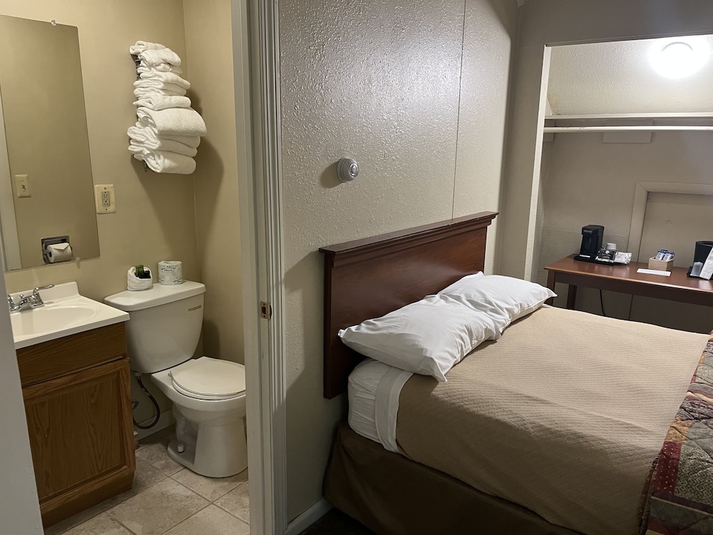 The Upper Pass Lodge at Magic Mountain - photo 16