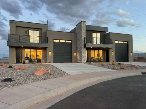 Desert Oasis Close to Zion Pool and Hot Tub in Kanab, United States
