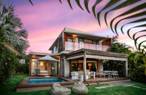 Beachfront Luxury Villa & pool — 4-Star Luxury Hotel in Grande Riviere Noire, Mauritius