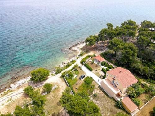 Villa Garmina — 4-Star Luxury Hotel in Ugljan, Croatia