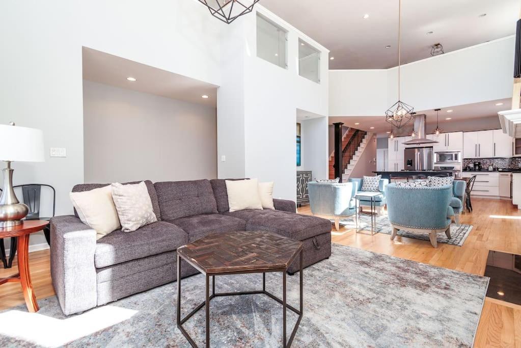 Eclectic Stylish and Cozy Milwaukee Home — 4-Star Luxury Hotel in Milwaukee, United States