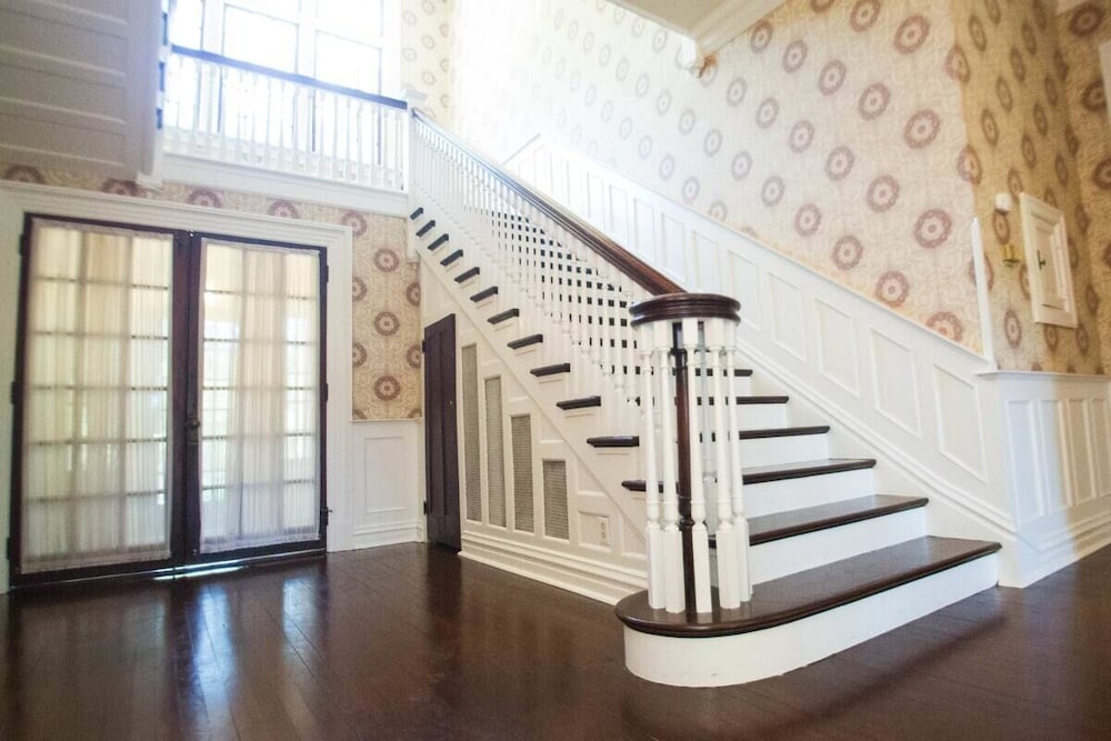Huffman Manor Inn - photo 27