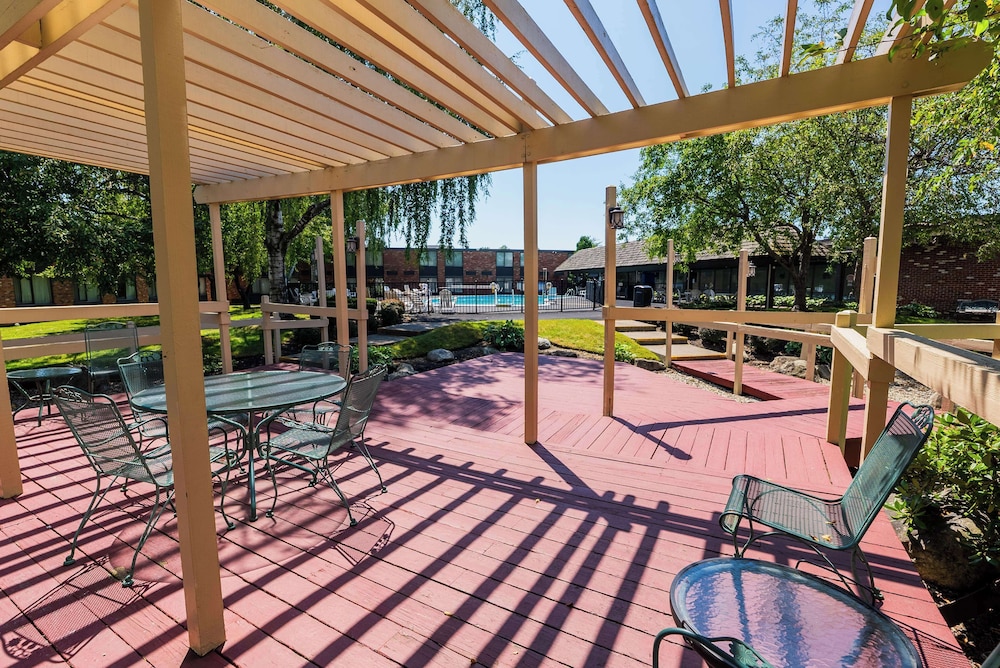 Fireside Inn & Suites Portland - photo 100
