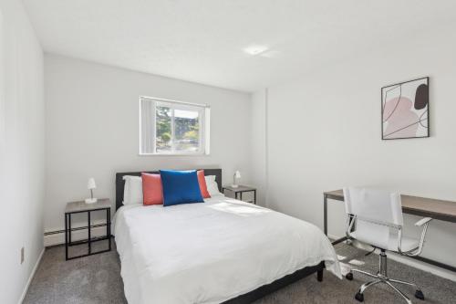 Scenic towers 3105I Cozy & Comfy I Free Parking — 4-Star Luxury Hotel in Parma, United States