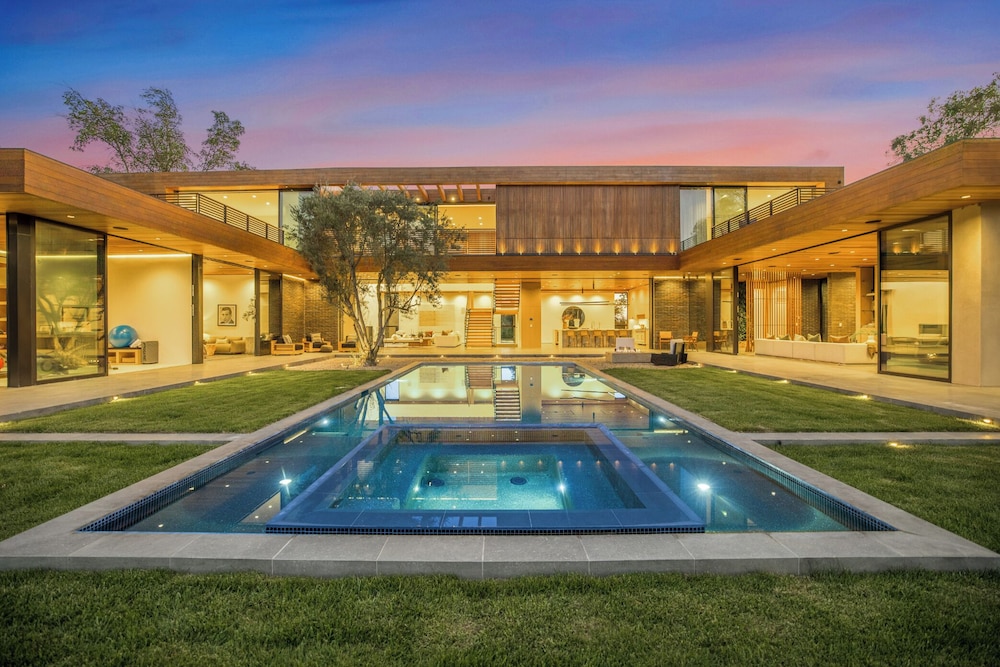 Oak Pass Manor: Indoor outdoor Luxury With Pool Sauna & Panoramic Views — hotel in Beverly Hills